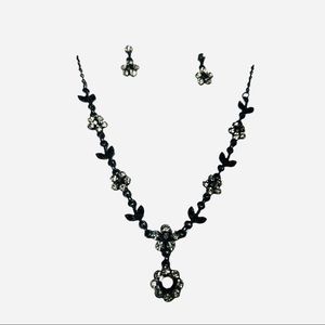 BEAUTIFUL! Austrian Crystal Necklace Earrings Set